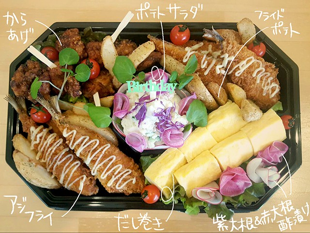 人気のだし巻きとアジフライ、からあげプレート